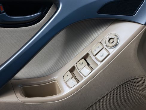 Used 2013 Hyundai Elantra GLS w/ Preferred Pkg image 48