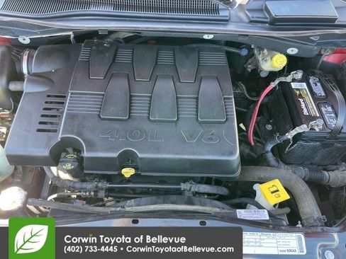 Used 2009 Chrysler Town & Country Touring image 28