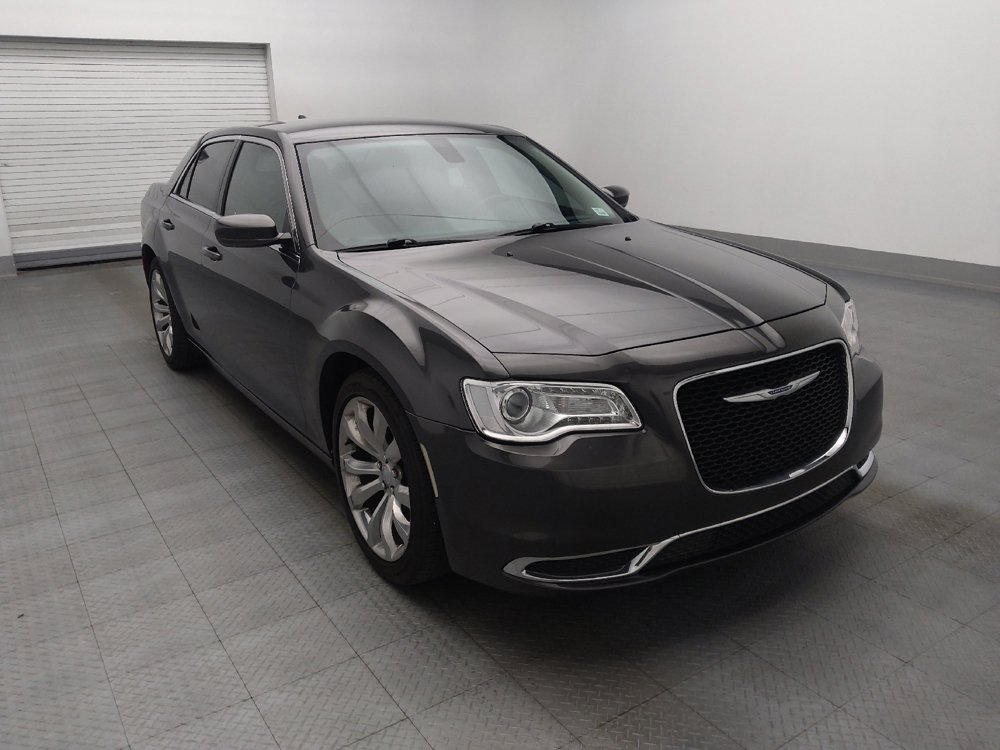 Used 2019 Chrysler 300 Touring w/ Quick Order Package 2EF RWD image 13