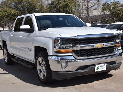 Used 2018 Chevrolet Silverado 1500 LT w/ Texas Edition image 4