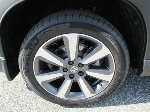 Used 2023 Honda Pilot Touring image 9