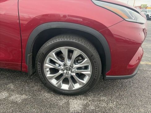 Used 2021 Toyota Highlander Limited AWD/4WD image 9