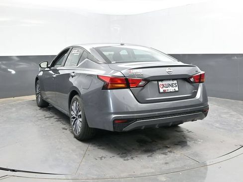 Used 2024 Nissan Altima 2.5 SV AWD/4WD image 12