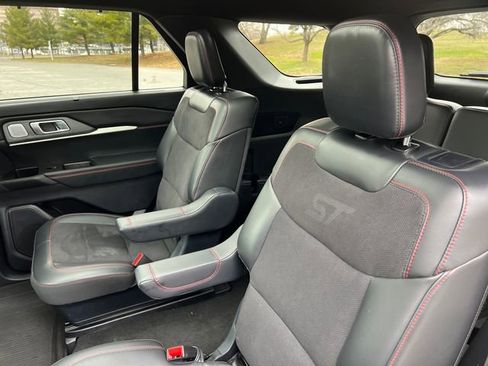 Used 2025 Ford Explorer ST image 24