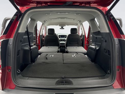 Used 2023 GMC Acadia SLE w/ Driver Convenience Package image 24