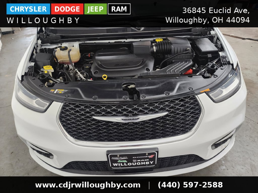 Used 2023 Chrysler Pacifica Touring-L FWD image 38
