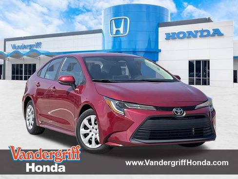 Used 2025 Toyota Corolla LE FWD image 1