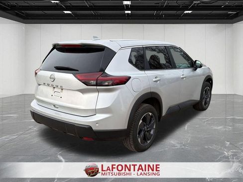 Used 2025 Nissan Rogue SV FWD image 8