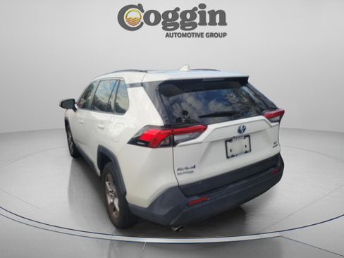 Used 2022 Toyota RAV4 XLE image 3