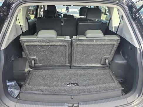 Certified 2023 Volkswagen Tiguan SE FWD image 8