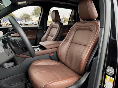 Used 2025 Lincoln Aviator Reserve w/ Jet Appearance Package image 30