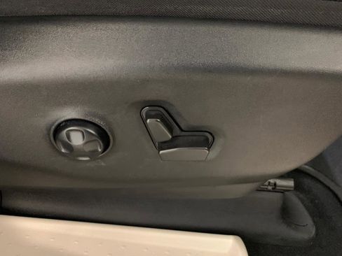 Used 2022 Chrysler Pacifica Touring-L w/ Uconnect Theater Family Group image 58