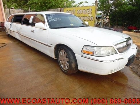 Used 2003 Lincoln Town Car Executive image 1