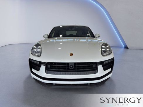 Used 2023 Porsche Macan AWD/4WD image 2