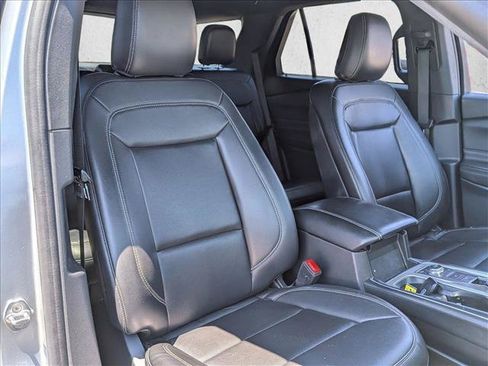 Used 2020 Ford Explorer XLT w/ Equipment Group 202A AWD/4WD image 22