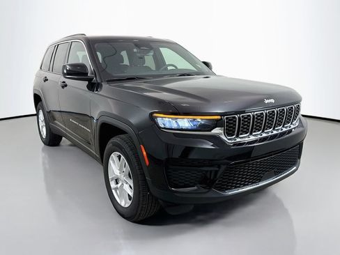 Used 2025 Jeep Grand Cherokee Laredo X w/ Luxury Tech Group I AWD/4WD image 1