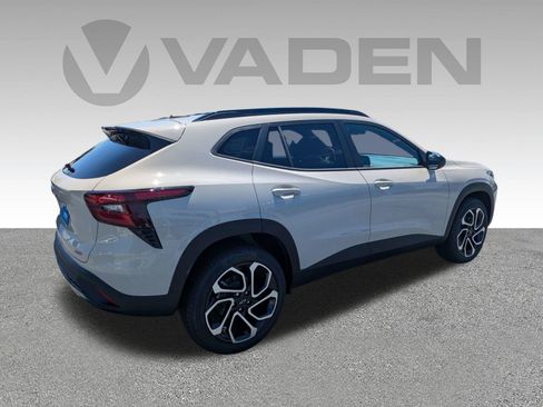 New 2026 Chevrolet Trax RS w/ Sunroof Package FWD image 25