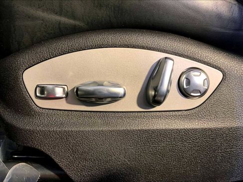 Certified 2024 Porsche Macan image 39