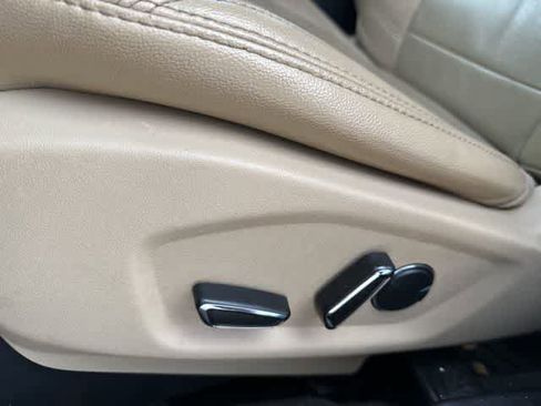 Used 2017 Ford Explorer XLT w/ Equipment Group 202A image 11