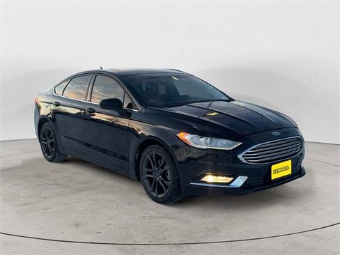 Used 2018 Ford Fusion SE w/ Equipment Group 201A image 7