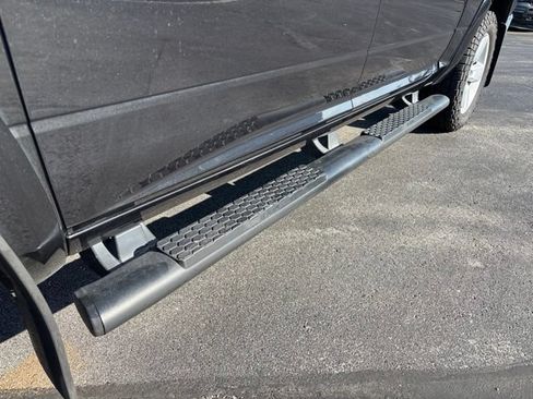 Used 2018 RAM 1500 SLT AWD/4WD image 5