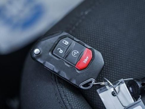 Used 2020 Jeep Gladiator Overland w/ Cold Weather Group image 39