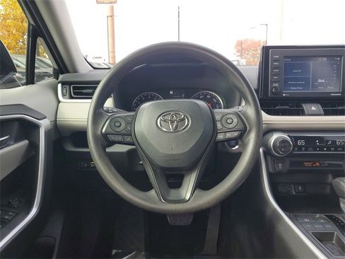 Used 2022 Toyota RAV4 XLE image 28