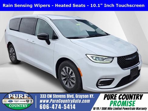 Used 2024 Chrysler Pacifica Select image 1