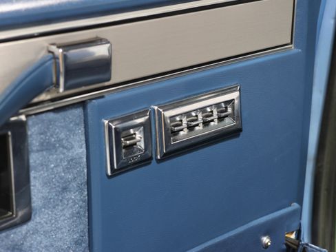 Used 1987 GMC Suburban 2WD image 84