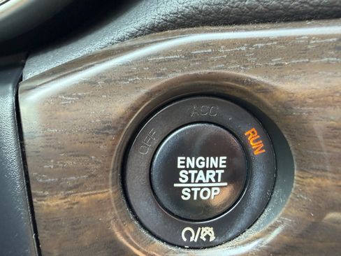 Used 2018 Jeep Grand Cherokee Limited RWD image 30
