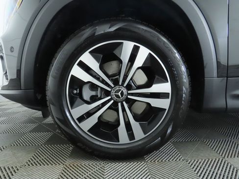 Certified 2025 Mercedes-Benz GLB 250 4MATIC image 30