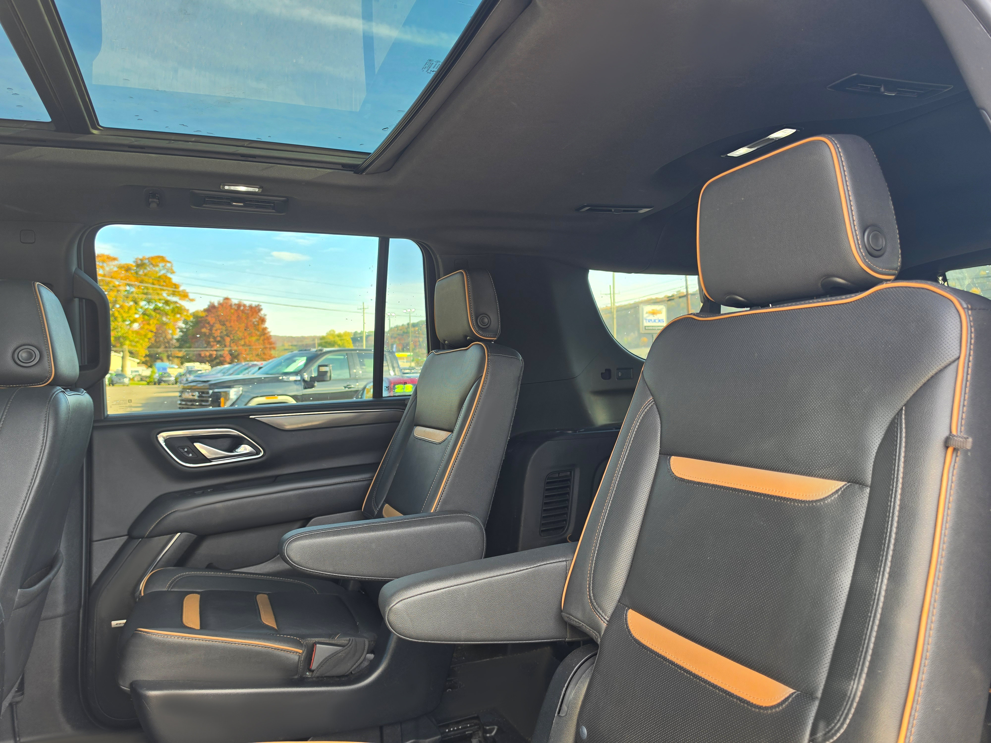 Used 2023 GMC Yukon XL AT4 w/ Technology Package AWD/4WD image 14
