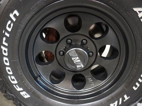Used 2017 Toyota 4Runner SR5 AWD/4WD image 10