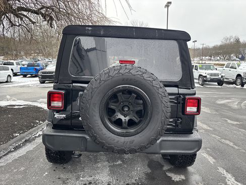 Used 2018 Jeep Wrangler Unlimited Sport S image 4