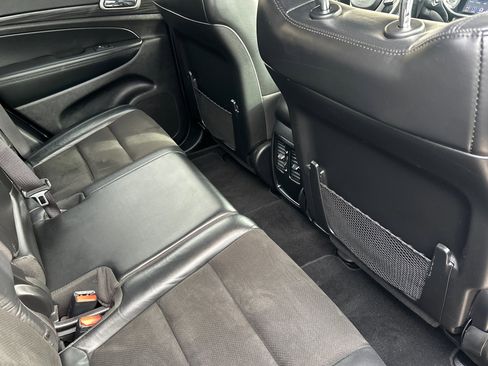 Used 2024 Jeep Grand Cherokee Limited image 30