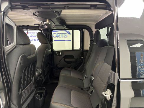 Used 2021 Jeep Gladiator Mojave AWD/4WD image 31