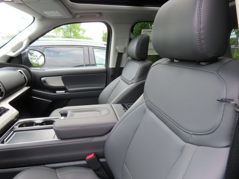 New 2026 Ford Expedition Active AWD/4WD image 17