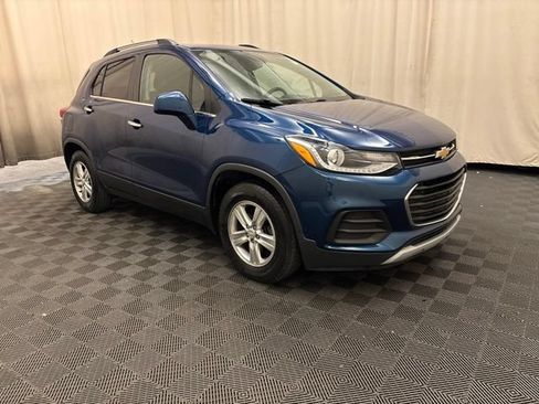 Used 2019 Chevrolet Trax LT w/ LT Convenience Package FWD image 3