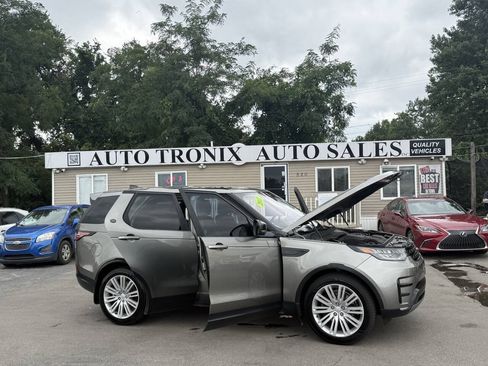 Used 2017 Land Rover Discovery First Edition AWD/4WD image 25
