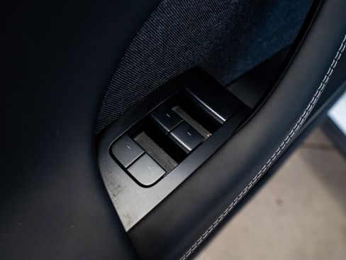 Used 2022 Tesla Model X image 32