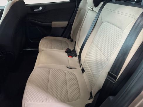 Used 2020 Ford Escape SE image 21