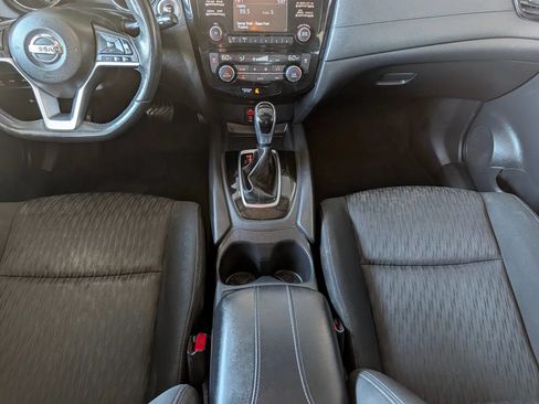 Used 2017 Nissan Rogue SV AWD/4WD image 38