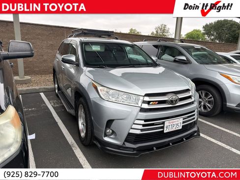Used 2018 Toyota Highlander LE AWD/4WD image 1