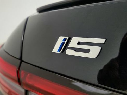 Used 2024 BMW i5 eDrive40i w/ M Sport Package RWD image 33
