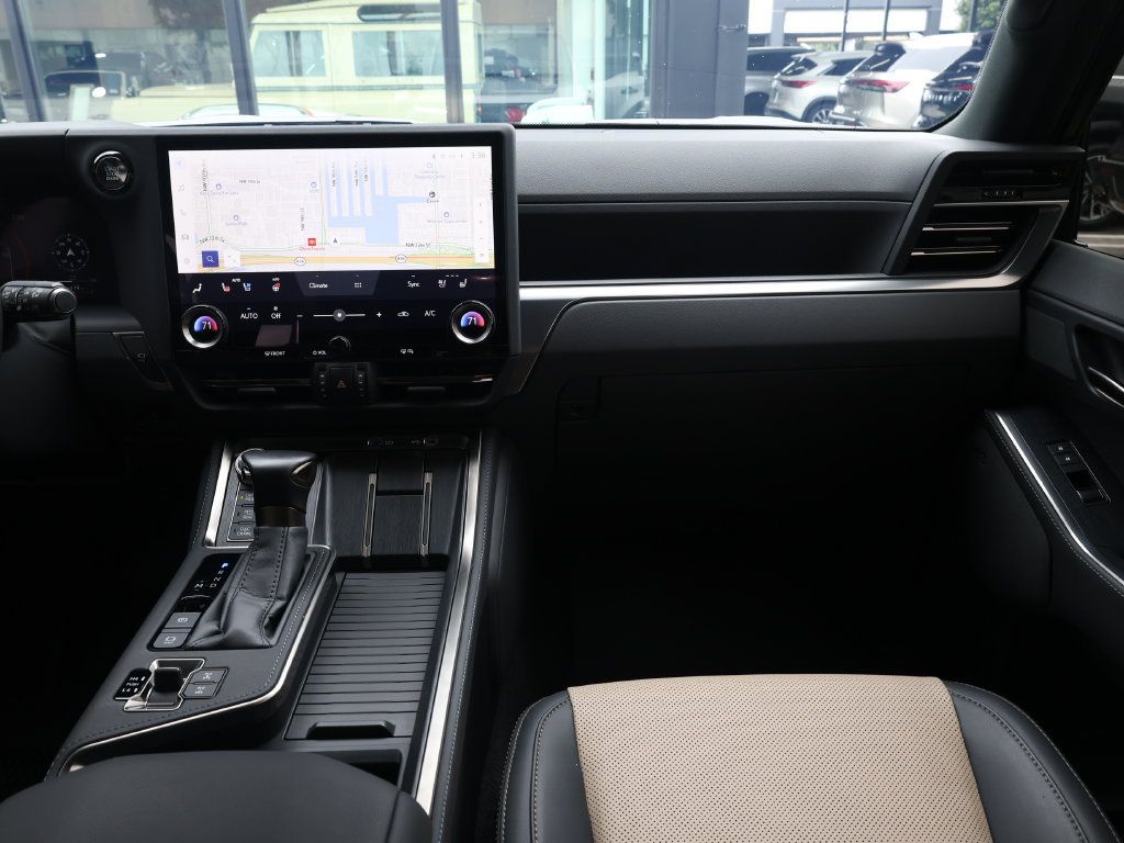 Used 2025 Lexus GX 550 AWD/4WD image 25