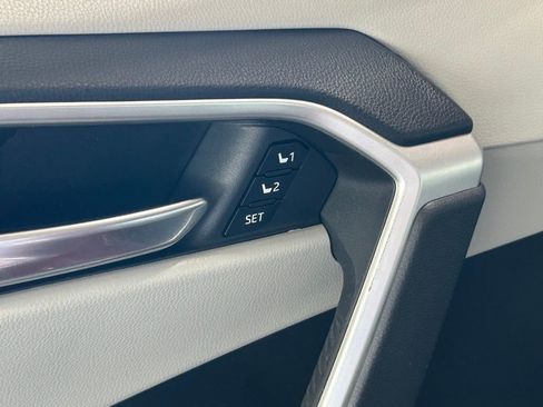 Used 2020 Toyota RAV4 XLE Premium image 46