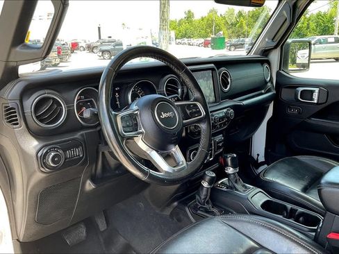 Used 2019 Jeep Wrangler Unlimited Sahara w/ Dual Top Group AWD/4WD image 8
