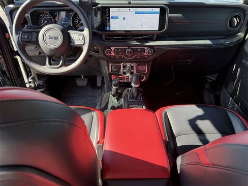 Used 2024 Jeep Gladiator Rubicon w/ Technology Group image 26