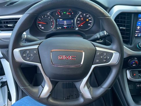 Used 2023 GMC Acadia SLE w/ Driver Convenience Package image 9