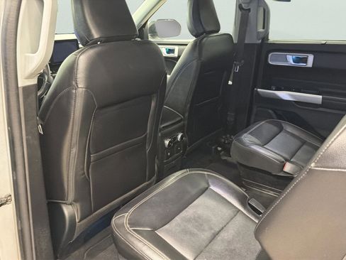 Used 2023 Ford Explorer Limited image 13
